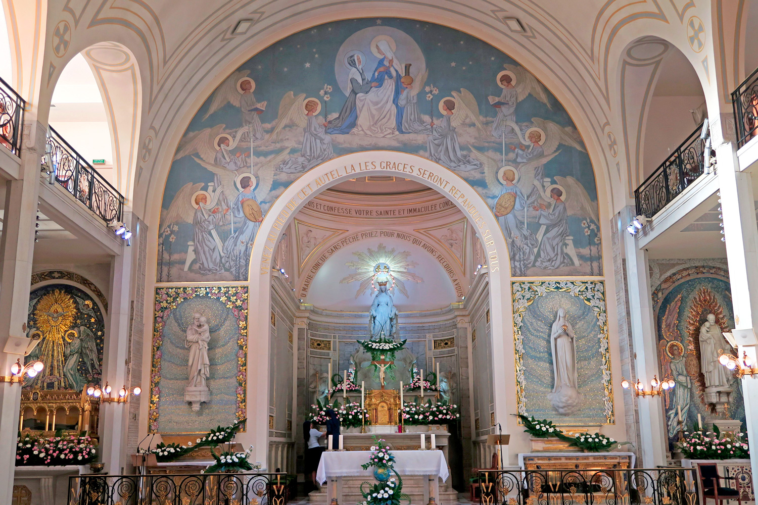 MAISONS DE MARIE : NOTRE-DAME DE LA MÉDAILLE MIRACULEUSE