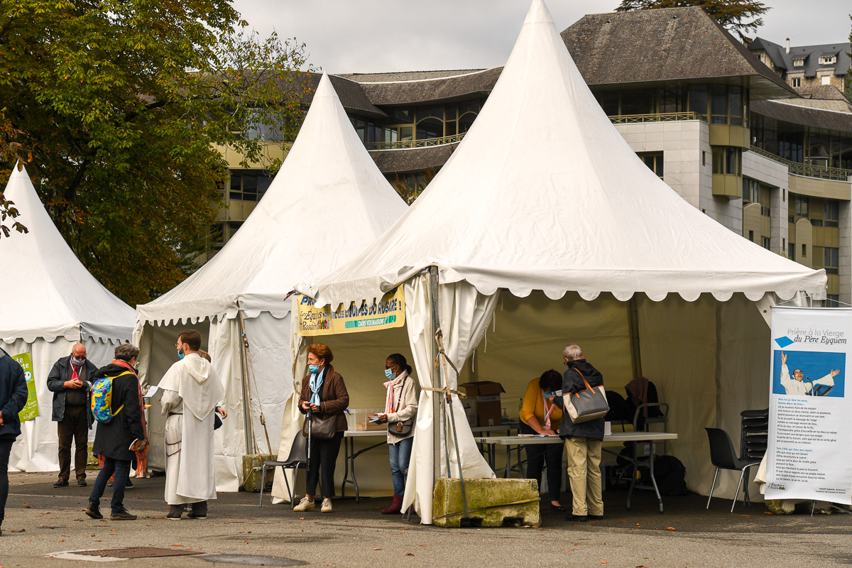 LES ÉQUIPES DU ROSAIRE ÉTAIENT PRÉSENTES AU PÈLERINAGE À LOURDES !