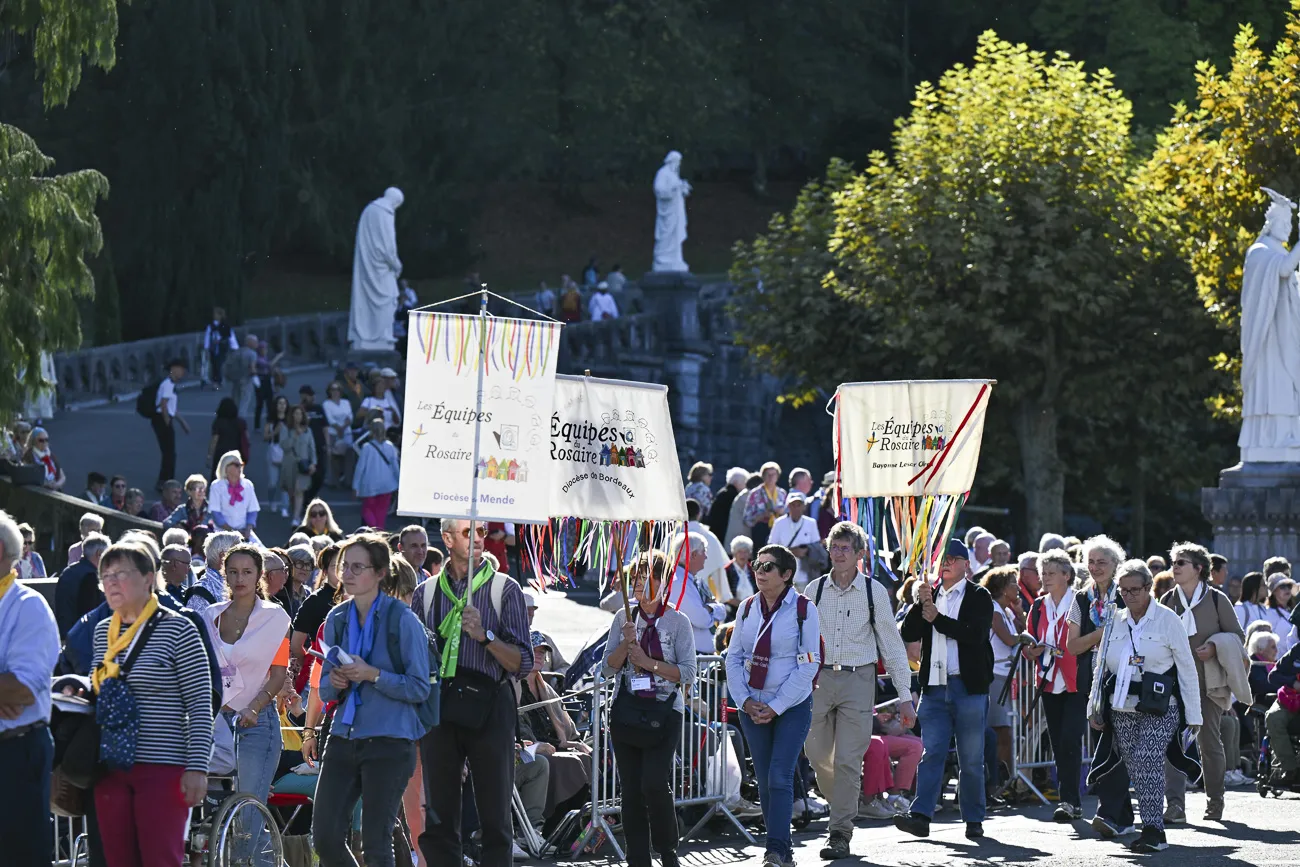 Il y a un mois, nous étions à Lourdes.